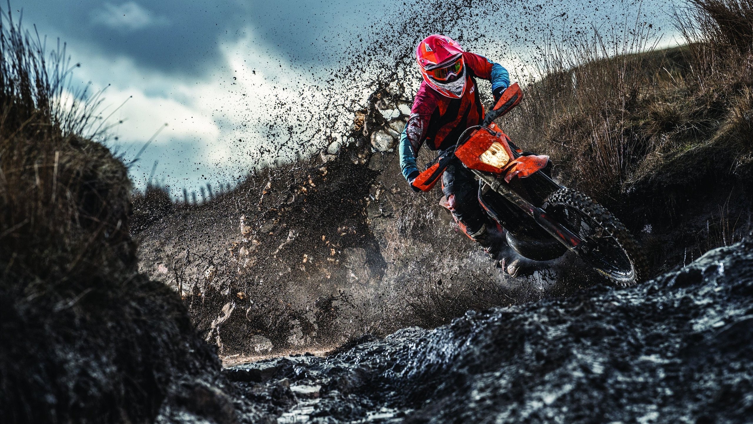 欧冠新赛季：皇马最后十分钟连追两球 2比2逼平拜仁 上演惯性“读秒剧本”